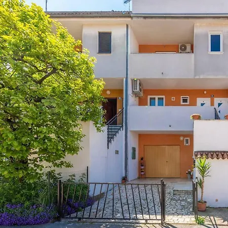 Apartment Apartman Miro