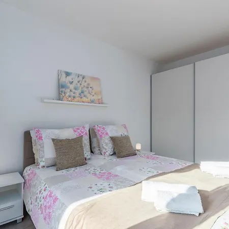 Apartman Miro Apartment *